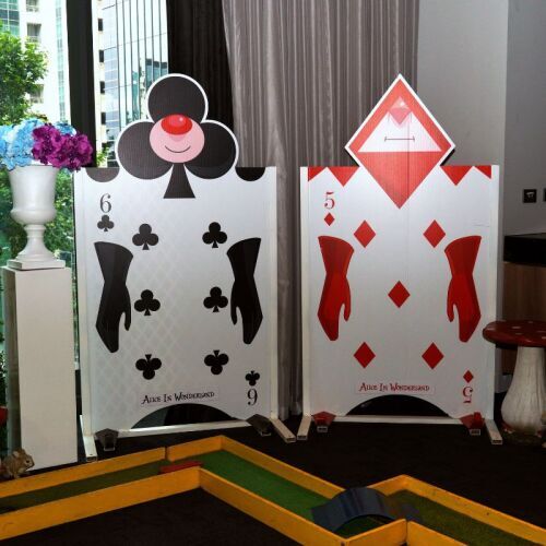 alice in wonderland red and black playing cards