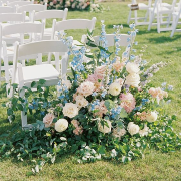 blue accent florals aisle